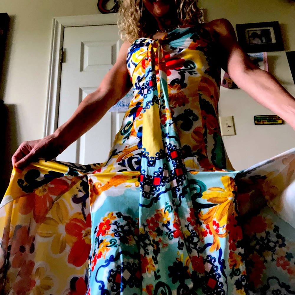 Omg I love this dress/gown so beautiful. Sunshine